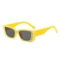 Gelbe rechteckige Sonnenbrille mit Strassbesatz, trendige PartyBrille für den Sommer. - Gelber Rahmen Graue Linsen