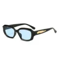 Modische unregelmäßige quadratische Sonnenbrille mit hellblauen Gläsern und goldenen Details - Schwarzer Rahmen Blaue Gläser