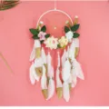 Acchiappasogni artigianale con fiori rosa decorazione murale da appendere per camera da letto. - Cuore di ragazza pianta amore dorato