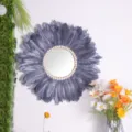 Bohemien fatto a mano piuma specchio da parete decorativo pezzo appendi per arredamento casa - Specchio Tondo in Piume Grigie e Conchiglie (9145D)