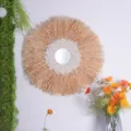 Specchio da parete boho intrecciato a mano con frange di paglia naturale chic - Specchio Sospeso in Paglia e Piume Bohemien (9145A)