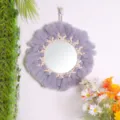 Specchio da parete rotondo boho fatto a mano in piume tessute, decorazione viola per casa - Specchio Sospeso in Piume Peluche Viola (9145C)