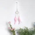 Ornamento sospeso per auto con piuma di cuore rosa ciondolo specchietto retrovisore. - MS9342A
