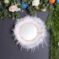 Specchio murale boho fatto a mano in piume con conchiglie per decorazione d'ingresso - Specchio Sospeso in Piume Bianche e Conchiglie (9145H)