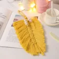 Handgemachter gelber Baumwoll-Makramee-Blatt-Wandbehang mit Holzperlen für Schlafzimmer. - 7547