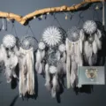 Acchiappasogni da Parete Set da 5 Pezzi Ornamento Sospeso in Piuma per Decorazione Camera - Scatola regalo / Grigio
