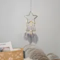 Ciondolo acchiappasogni a stella argentata con piume nappe e luci per decorazione camera - 9215B con luce