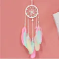 Acchiappasogni artigianale in piume con perline colorate, ideale per decorazione murale boho. - MS0184