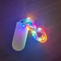 Catena luminosa LED multicolore con portabatterie, ideale per decorazioni natalizie e feste. - Luci LED Colorate da 2m