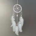 Acchiappasogni artigianale con piume bianche e rosa da appendere per decorazione murale - MS0184A