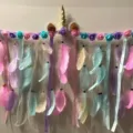Acchiappasogni unicorno decorazione da parete con piume e pizzo, camera bambini variante. - 0219