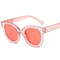 Große quadratische Sonnenbrille mit funkelnden Strasssteinen und Sternen, rosa Gestell. - Transparenter Rosa Rahmen Rosa Gläser