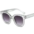 Modische große quadratische Sonnenbrille mit glitzernden Strass-Sternen und Farbverlauf. - Durchsichtiger Grauer Rahmen Grau Verlauf