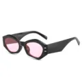 Modische unregelmäßige Sonnenbrille mit schwarzen dicken Gestellen und rosa Gläsern. - Schwarzer Rahmen Rosa Gläser