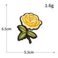Écusson brodé de rose jaune accessoire de vêtement badge avec une taille 6.5x5.3cm. - H0551