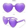 Lila Herz Sonnenbrille für Damen Mode Party Y2K Stil süße liebe geformte Sonnenbrille - Violetter Rahmen / Violette Gläser
