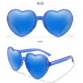 Blaue herzförmige Sonnenbrille mit bunten Gläsern, stylische Partybrille für Mode und Streetwear. - Blauer Rahmen / Blaue Gläser