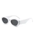 Modische unregelmäßige Sonnenbrille mit weißem markanten geometrischen Gestell für den Sommer. - Weißer Rahmen Dunkelgraue Gläser