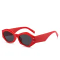 Rote unregelmäßige geometrische Sonnenbrille modischer Trend stilvoll für Sommer - Roter Rahmen Schwarzgraue Gläser