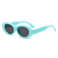 Klobige mintgrüne ovale Sonnenbrille für Damen, trendige kleine Brille mit stylischen Nieten. - Apfelgrüner Rahmen Graue Linsen