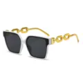 Gafas de sol oversize elegantes con patillas de cadena dorada y montura blanca chic. - Montura Blanco Porcelana Lentes Grises