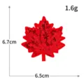 Toppa ricamata con foglia d'acero con paillettes rosse, accessori vestiti 6.7x6.5cm - M1547 rosso vivo