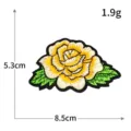 Erhöhen Sie Ihren Stil mit diesem schönen gelben Rosen-Aufnäher, ideal für Kleidung. - H0645