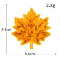Toppa con foglia d'acero in paillettes d'oro ricamo decorazione vestiti 8.7x8.4cm - M1545 giallo oscuro