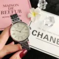 Elegante minimalistische dames kwartshorloge met zilveren metalen band en Romeinse cijfers. - Zilver