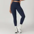 Dettaglio dei leggings blu scuro a vita alta, tessuto elasticizzato e traspirante. - Taglia S / Pantaloni e gonne / Blu Navy