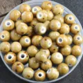 Variante de perles en ceramique, perles glacees rondes 6-12mm melangees pour bracelet. - Taches jaunes