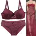 Luxus französische spitzen bh und slip set weinrot sexy unterwäsche detailansicht. - Burgunderrot