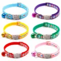 Kleurrijke nylon huisdierhalsband set met bottenprint, plastic gesp en bel voor katten en honden. - Breedte 1,0 cm, verstelbaar bereik 21-34 cm / Om het even welke stijl