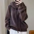 Losse oversized gebreide trui met capuchon voor dames, donkerbruine trui met lange mouwen. - S / Koffie