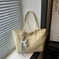 Koreaanse stijl gele sterrenprint tote tas vrouwen grote capaciteit schoudertas met pluche. - Met Hanger / Geel