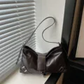 Bolso de hombro vintage marrón oscuro para mujer, bolso hobo de cuero de calidad para trabajo. - Marrón