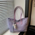 Paarse sterrenprint tote tas met pluche hanger, grote stijlvolle schoudertas voor dames. - Paars