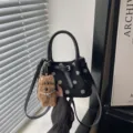 Borsa a mano rétro a pois in stile coreano con ciondolo orsetto, elegante borsa a tracolla. - con portachiavi / Nero