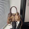 Borsa a mano a pois stile coreano con ciondolo cane, borsa a tracolla marrone retro SKU. - con portachiavi / Kaki