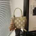 Sac seau minimaliste rétro avec pendentif chiot en peluche, sac bandoulière élégant pour femmes. - Avec Pendentif / Vert