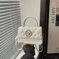 Effen gewatteerde crossbodytas voor kinderen, stijlvolle prinses kettingtas voor meisjes uitje. - Wit