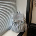 Sac à dos en toile bleu clair à imprimé étoiles, volants en dentelle blanche et cordon. - Bleu