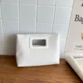 Borsa a mano intrecciata bianca da donna, elegante borsetta da sera con manico. - Bianco