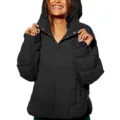 Vista de detalle chaqueta acolchada negra con capucha para mujer, abrigo de invierno. - S / Negro