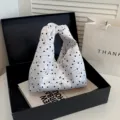 Sac à main élégant pour femme à pois avec nœud, sac porté épaule en tissu décontracté. - Blanc