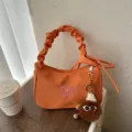 Borsa a spalla arancione con manico arricciato e ricamo di farfalla, borsa trendy da donna. - con portachiavi / Arancione