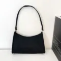 Schwarze Kroko-Optik Baguette Schultertasche, stilvolle minimalistische Damentasche. - Schwarz