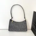 Graue Filz Schultertasche für Damen, minimalistische Achseltasche mit goldenem Reißverschluss. - Grau