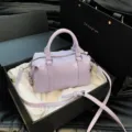 Bolso Boston de charol violeta con asa y correa para mujer. Bolso elegante diario. - Púrpura