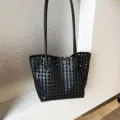 Elegante schwarze geflochtene Damentasche, weiches Leder Freizeittasche Schultertasche. - Schwarz